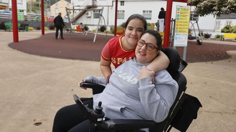 Luc�a M�ndez, con una de sus hijas, destaca: <span lang= gl >�Grazas a deus, son positiva�</span>