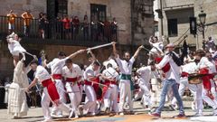 Baile de las espadas y las penlas del Corpus de Redondela en una imagen de archivo. 