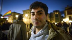 Moncho, el joven al que le dieron una paliza tres individuos que previamente le llamaron �maric�n�, en una concentraci�n de apoyo que se celebr� en Pontevedra,