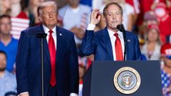 Donald Trump, durante la intervenci�n de su candidato Ken Paxton en el mitin de San Antonio (Texas)