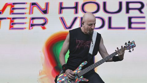 Shavo Odadjian, bajista de System of a Down, durante el concierto de este ao en el Resu con Seven Hours After Violet