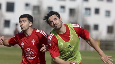 Azkune, a la izquierda, con un Chema Rodr�guez que tiene pendiente su salida del Racing. 