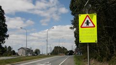 Se�al inteligente en un cruce de la N-634 en Curtis