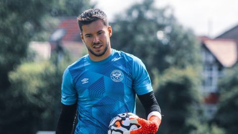 �lvaro Fern�ndez, durante su etapa en el Brentford