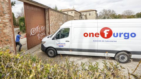 Las exmonjas de Belorado han comenzado ya a abandonar el convento burgal�s y est�n guardando sus pertenencias en un cami�n de mudanzas a tres d�as de que termine el plazo dado por el Tribunal de Instancia de Briviesca.