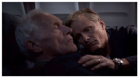 Los actores Lance Henriksen y Viggo Mortensen, en una escena del filme �Falling�