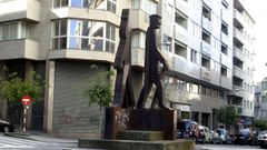 Escultura de los Ramones, en honor a Cabanillas y Valle Incl�n.