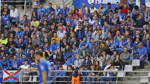 Los seguidores de Azul Carbay�n ven a Rocha en el once de Hierro.Grupo de aficionados en el Carlos Tartiere