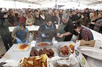 Navia de Suarna registr� un abarrote total de personas �vidas de saborear la androlla, producto del que se vendieron m�s de seis mil kilos. Acudi� Besteiro a la fiesta 