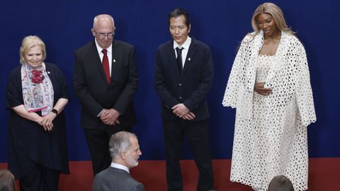 El historiador Antonio Saborit (2i), director del Museo Nacional de Antropolog�a de M�xico, instituci�n galardonada con el Premio Princesa de Asturias de la Concordia 2025; el fil�sofo Byung-Chul Han, Premio Princesa de Asturias de Comunicaci�n y Humanidades 2025, y la ex tenista Serena Williams, Premio Princesa de Asturias de los Deportes 2025, durante la audiencia a los galardonados con los �Premios Princesa de Asturias 2025