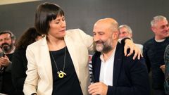 Ana Pont�n felicitando a Nestor Rego, el diputado que el BNG tendr� en el Congreso tras tres legislaturas