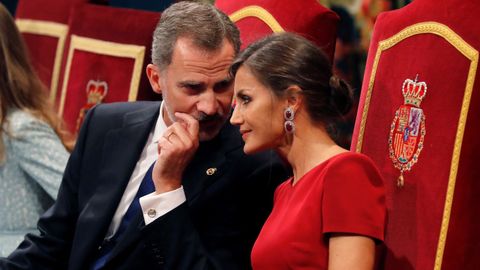 Los reyes Felipe y Letizia durante la ceremonia de entrega de los Premios Princesa de Asturias 2019 que se celebra este viernes en el Teatro Campoamor de Oviedo