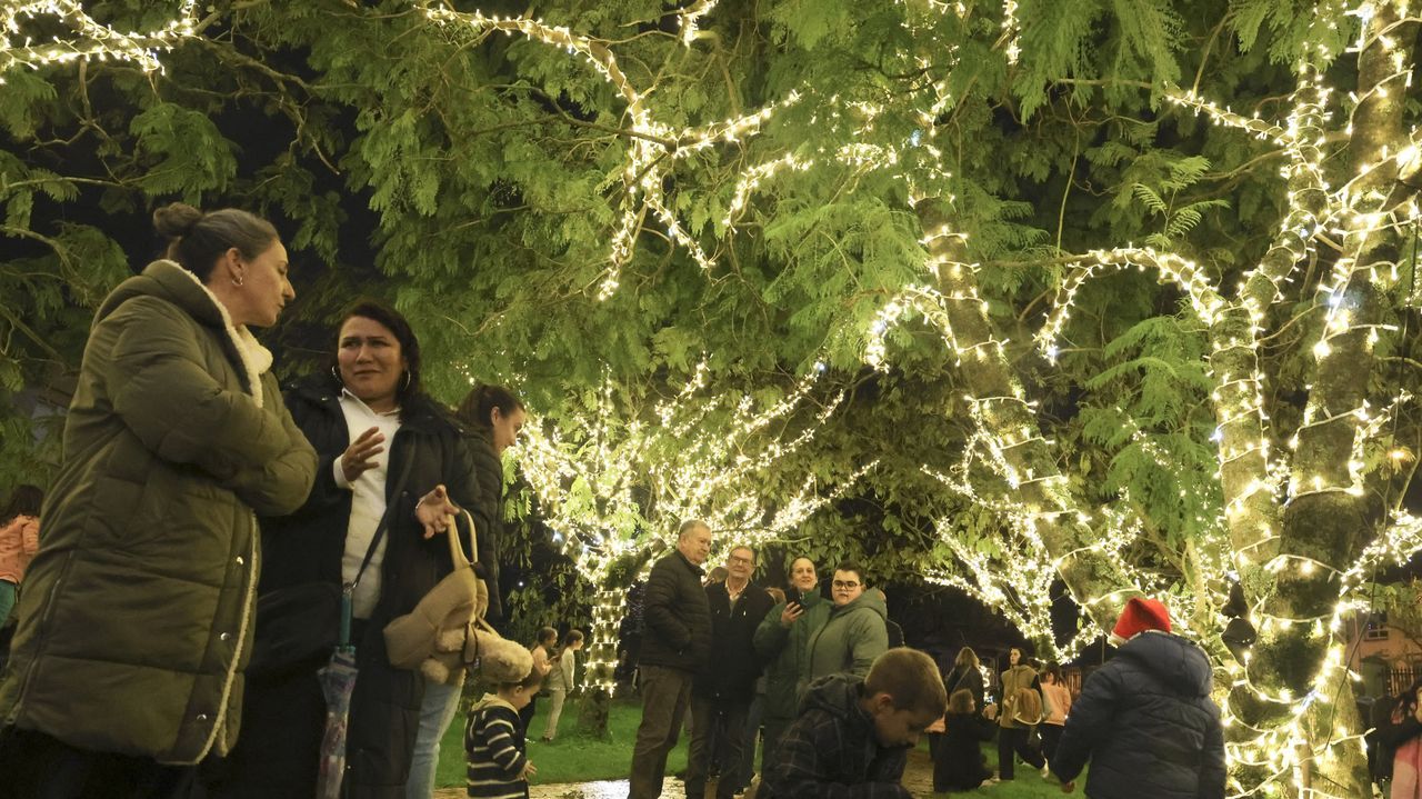 Narón prende la llama de la Navidad con más estrellas que en el cielo