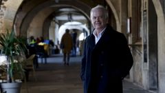 Antol�n S�nchez Presedo pasenado por Betanzos, localidad de la que fue alcalde en los a�os ochenta