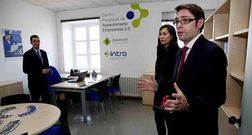 El responsable de Novas Tecnolox�as de la Deputaci�n, Amancio Varela, ayer en la oficina de Pontevedra.