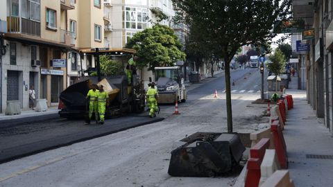 Trabajos de asfaltado de la calle Pena Trevinca m�s de cinco meses despu�s del socav�n