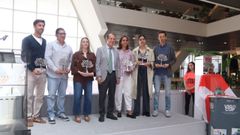 Abel Caballero, con Ant�n de Vicente, Fran Fern�ndez, Elena Casal, Luc�a Camis�n, Claudia Mart�nez y �lex Abalde, premiados en la presentaci�n de la Vigo Cup por haber dejado huella en la historia del torneo.