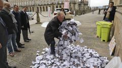 Un coche por una barra de pan