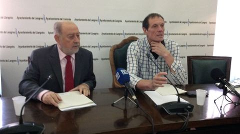 El delegado del Gobierno, Gabino de Lorenzo, con el alcalde de Langreo, Jes�s S�nchez.El delegado del Gobierno, Gabino de Lorenzo, con el alcalde de Langreo, Jes�s S�nchez