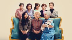 Los protagonistas del filme en la imagen que preside el cartel de �The Farewell�