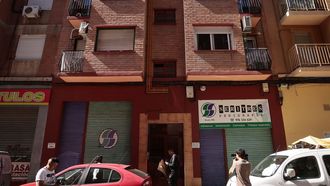 Imagen de la calle donde una mujer fue acuchillada por su ex�la noche del s�bado en Zaragoza.