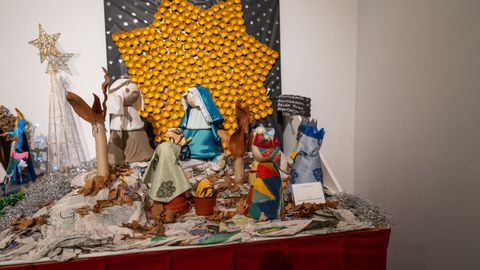 Las hueveras forman una estrella en este bel�n que apuesta por el reciclaje