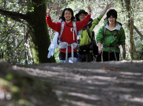 <span lang= es-es >El bum de la Semana Santa</span>. En Valga supieron en abril que el Camino vivir�a en 2015 un a�o de �xito. Durante la semana santa, unas 2.000 personas sellaron en su puesto el carn� de peregrinos. Las estad�sticas confirman sus sensaciones: el pasado fue el mejor ejercicio desde el �ltimo A�o Santo. 