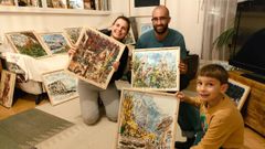 Tucho, Mara e Gael en Pars, unha das cidades que visitou o carballs durante esta aventura artstica