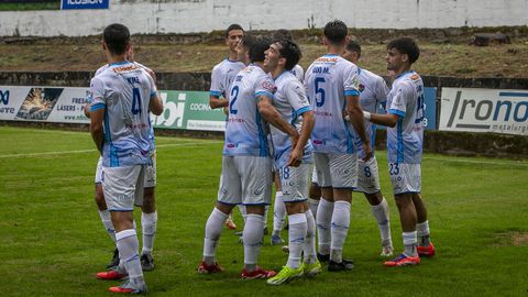 Los boiristas celebran el tanto conseguido en Barra&ntilde;a ante el Racing Vilalb&eacute;s.
