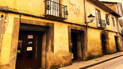 La casa blasonada de la calle Doctor Casares conserva una puerta en arco