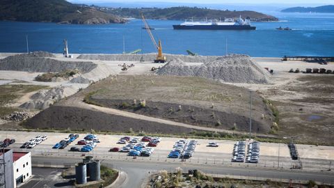 Coches de SAIC en el puerto exterior de Ferrol.
