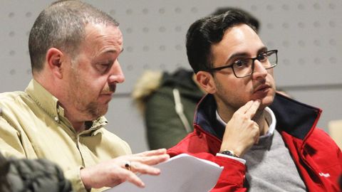 Rubén Abal (derecha), junto a Francisco Vázquez Rogel en una asamblea del Arousa en diciembre del 2019