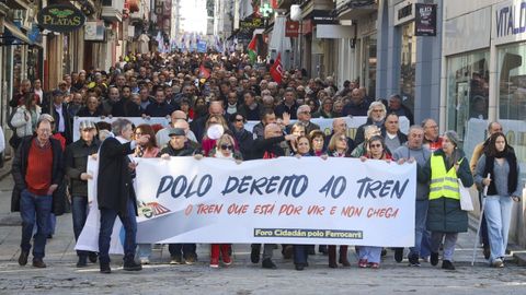 Multitudinaria manifestaci�n en demanda de un ferrocarril del siglo XXI, el 30 de noviembre