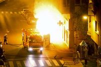 A las cuatro de la madrugada se produjo la deflagraci�n de un contenedor en la R�a Conde. 