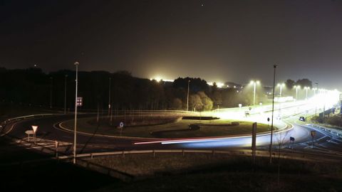 FOTOGRAFIA NOCTURNA DE LA ILUMINACION DEL ACCESO / SALIDA DE LA AUTOVIA A6 (A-6) EN A CAMPI�A (CARRETERA N-640)