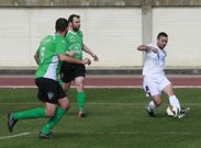 Diego Arias, a la derecha, demostr� ante el  Xove su categor�a como goleador. 