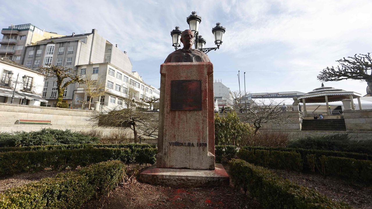El PP presenta denuncia por el ataque al busto de Fraga en Vilalba: «Unha minoría quere vencer con actos vandálicos»