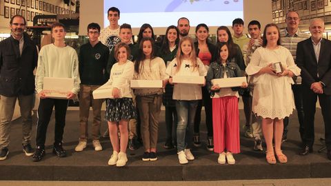 Los premios fueron entregados por Julio Masid, consejero delegado de Viaqua, y Lois Blanco, director general de la Corporacin Voz de Galicia