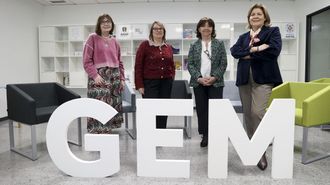 De izquierda a derecha: Marta Sonia Gonz�lez, hemat�loga del Complexo Hospitalario Universitario de Santiago; Esperanza Lavilla, jefa del servicio de Hematolog�a del Hospital Universitario Lucus Augusti; Carmen Albo, jefa del servicio de Hematolog�a del Complexo Hospitalario Universitario de Vigo, y Ana Dios, hemat�loga del Complexo Hospitalario Universitario de Pontevedra.