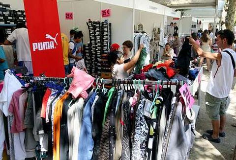 En la comarca se celebrar�n tres mercadillos de rebajas a lo largo de los pr�ximos d�as.