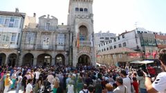 Decenas de vecinos se concentraron�este viernes en O Porri�o por la muerte del ni�o.