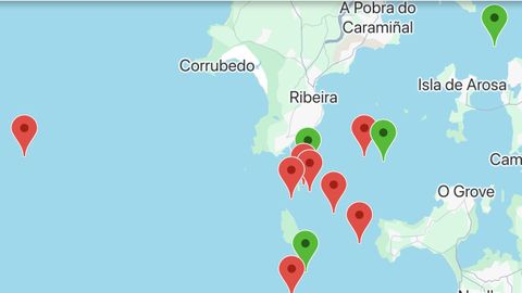 Los puntos rojos ubican, según el registro de la aplicación GT Orcas, los lugares donde los cetáceos golpearon a ocho veleros en Arousa en agosto del 2025: cinco el día 23 y dos el 29, más otro en el exterior de la ría el día 10