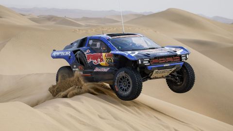 Carlos Sainz, durante la etapa de este martes del Dakar.