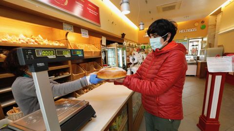 10 de abril, d�a 27 de confinamiento. Galicia vive la Pascua menos dulce. A�n as�, fueron muchos los que no quisieron perderse los platos y postres t�picos de estas fechas. Roscones en cuarentena