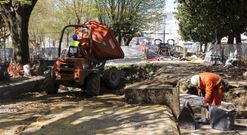 Trabajadores ayer en las obras de remodelaci�n del Cant�n. 