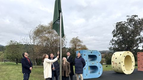 �ngeles V�zquez y Jos� Ram�n Romero izaron la bandera