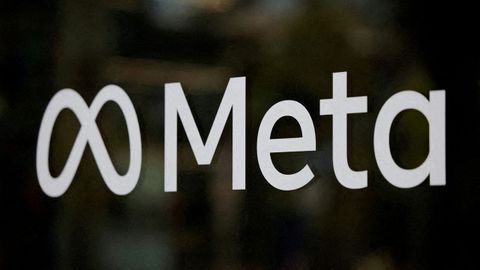 El logo de Meta en una de sus oficinas en Los �ngeles