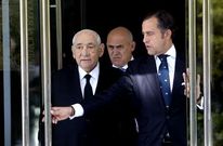 Isidoro �lvarez, presidente del Corte Ingl�s, a la salida de la junta celebrada ayer en Madrid. 