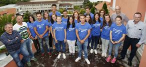 Varios de los j�venes, con Noceda, Mart�nez y los alcaldes Jos� Mu��o y Eduardo Parga. 