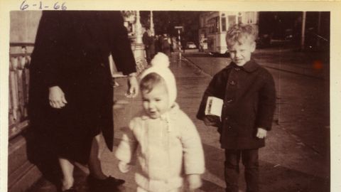 Bego�a coa s�a avoa e o seu irm�n maior, Roberto, o d�a de Reis de 1966.